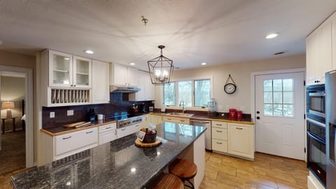 Large Island kitchen #2