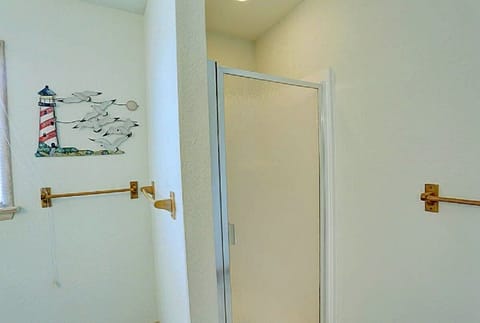 Combined shower/tub