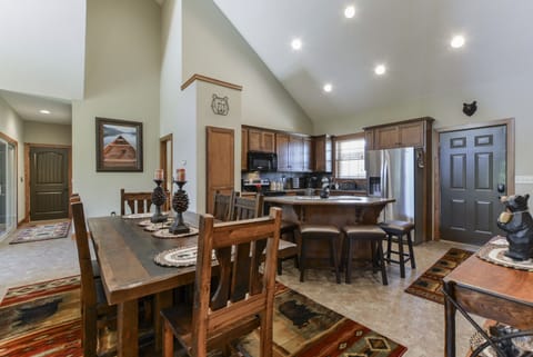 Open Living Area - Make Lake Side Lodge Your Home Away From Home