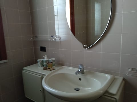 Combined shower/tub, jetted tub, hair dryer, bidet