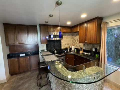 Full, equipped kitchen with full size appliances 