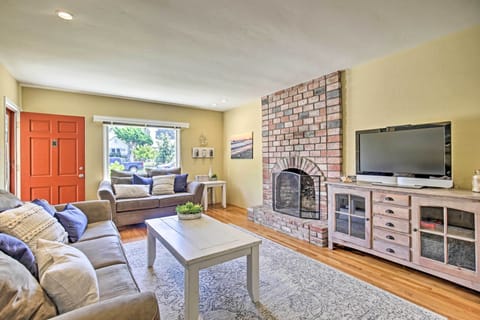 Living area | TV, fireplace, video games, foosball
