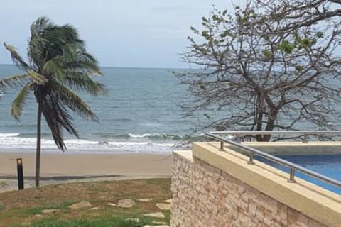 Beach nearby, sun loungers, beach towels