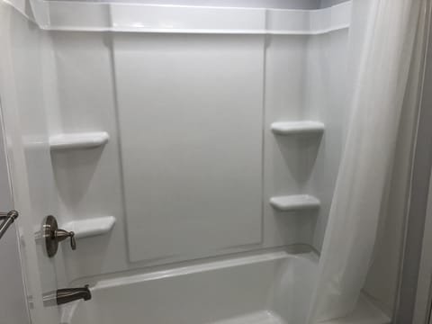 Combined shower/tub, hair dryer, towels, shampoo