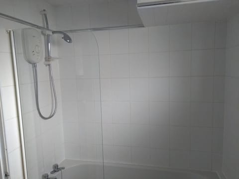 Combined shower/tub, hair dryer, towels, soap