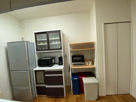 Fridge, microwave, dishwasher, coffee/tea maker