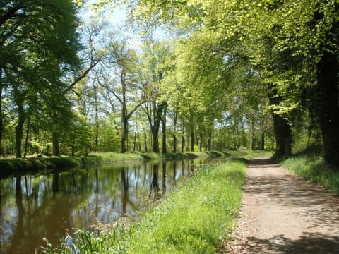 Within easy reach of Nantes-Brest Canal - excellent for walking & cycling