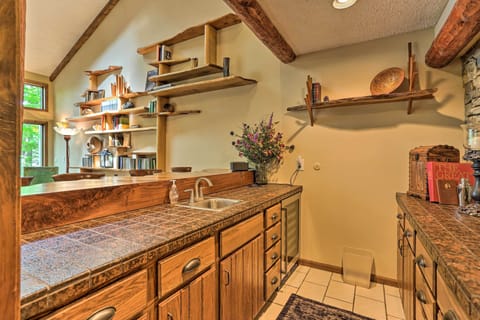 Living Room| Wet Bar