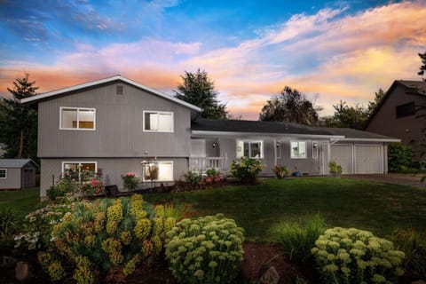 Neighborhood was nice and safe, conveniently located to everything. -Trang