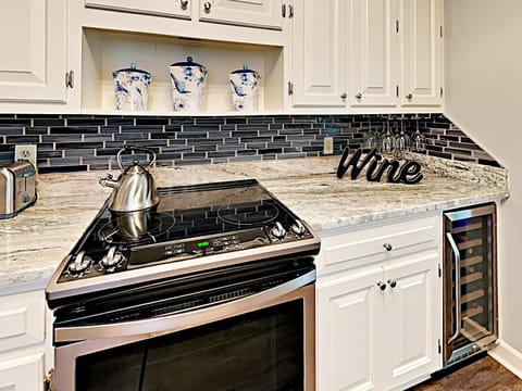 PLEASE ALWAYS MESSAGE ME FIRST BEFORE REQUESTING TO BOOK