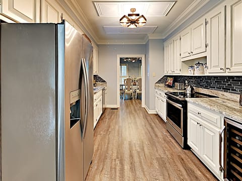 PLEASE ALWAYS MESSAGE ME FIRST BEFORE REQUESTING TO BOOK