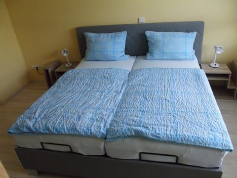 1 bedroom, internet, bed sheets