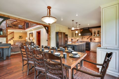 Main Level-Dining Area