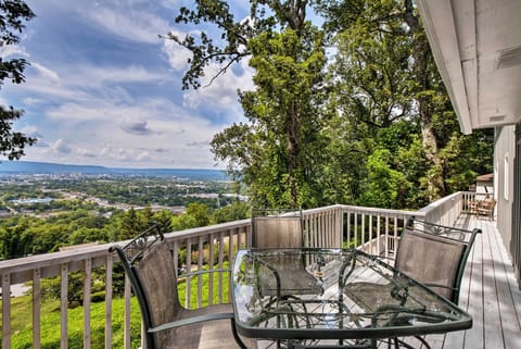 Chattanooga Vacation Rental | 4BR | 3BA | 3,000 Sq Ft | Stairs to Access