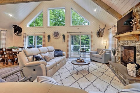 Benezette Vacation Rental | 4BR | 3BA | 2,200 Sq Ft | Stairs Required