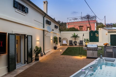 Myronis Villa Corfu Town
 Jacuzzi, Bar,Barbecue