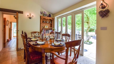 Dining room, Gladstone Cottage, Bolthole Retreats