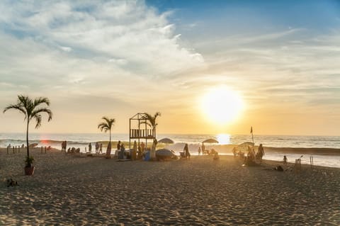 Beach nearby, sun loungers, beach towels