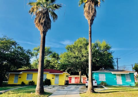 The Villas at Woodlawn Lake
Studios are located in salmon bldg in back