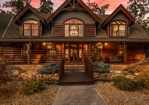 Grand Mountain Getaway Front Entrance