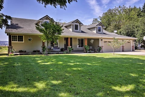 McMinnville Vacation Rental | 5BR | 2.5 BA | 3,280 Sq Ft