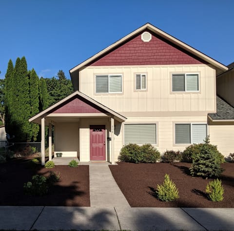 Frankies Place, 608 Ruth