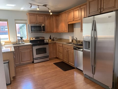 Fully stocked kitchen with some of the finest gourmet cookware for foodies