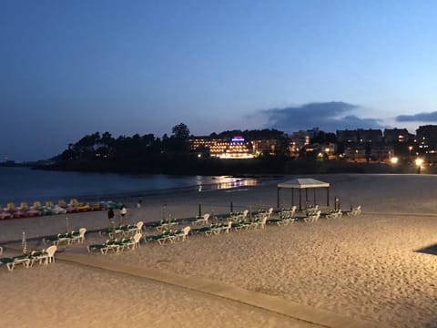 Beach nearby, sun loungers, beach towels