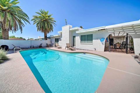 Plan your Phoenix-area retreat to this beautiful 3-bedroom, 2.5-bath residence!
