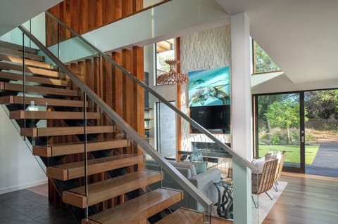 Floating staircase