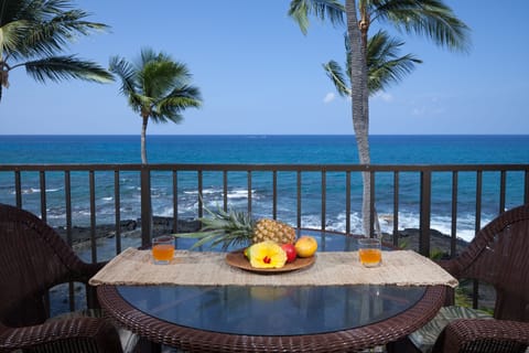 Absolute oceanfront lanai - year round sunset viewing.