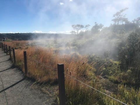 Located off the main road, this unit offers peaceful oceanfront living while still being close to Kona Town attractions.