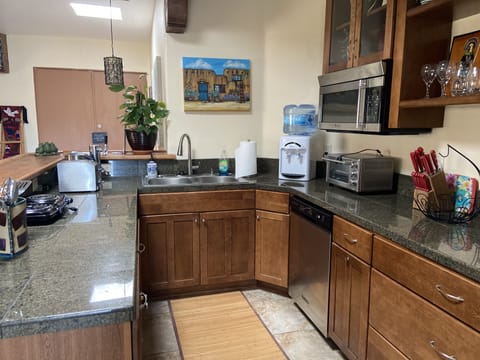 Fully equipped kitchenette 