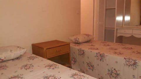 2 bedrooms, in-room safe, iron/ironing board, free WiFi