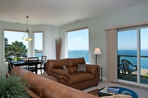 Ocean Views of the Oregon Coast with the Comforts of Home