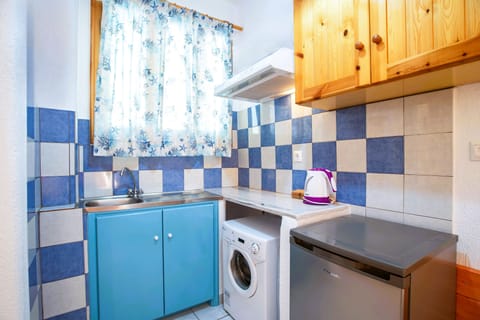 Your private room with toilet, shower, air conditioning, and washing machine.