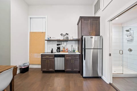 Fridge, microwave, stovetop, dishwasher