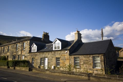 South facing traditional sandstone cottage in the picturesque small town of Dollar