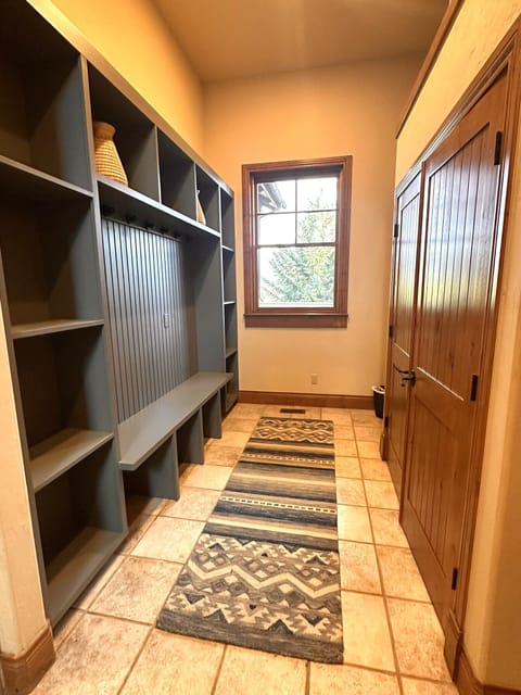 Upper level mudroom with washer/dryer