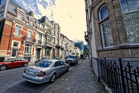 Neighborhoods / Street View