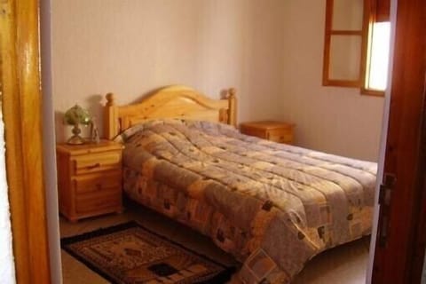 2 bedrooms, iron/ironing board, bed sheets