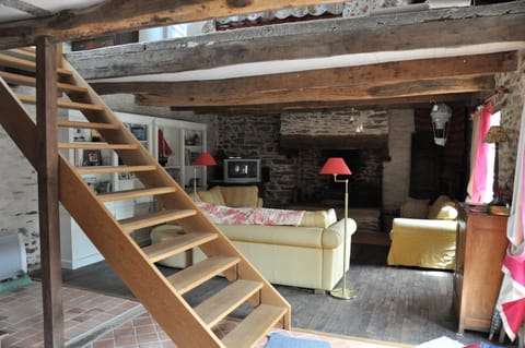 The living room with stairs. Note: The stairs have no ramp.