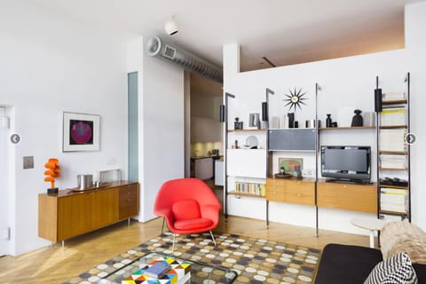 Living room | Smart TV, table tennis, toys