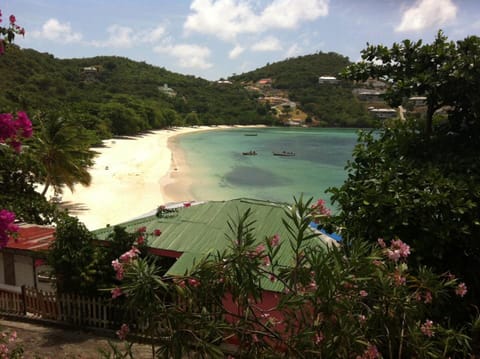 Beach nearby, sun loungers, beach towels