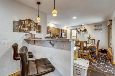 Bar seating / Dining