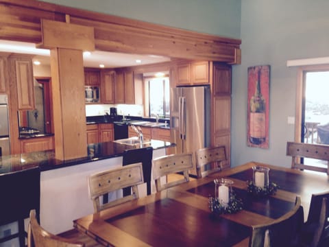 Dining room table for 8.
4 additional bar stools