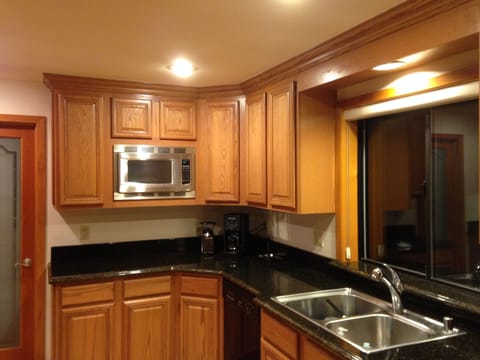 Kitchen counters/sink