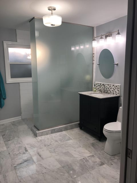 Combined shower/tub, hair dryer, towels, soap