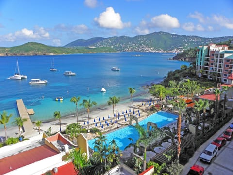 Beach nearby, sun loungers, beach towels