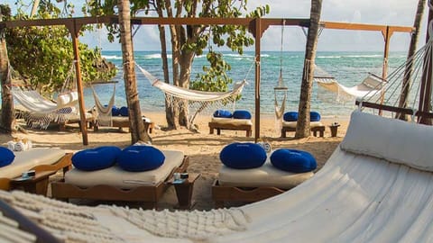 Beach nearby, sun loungers, beach towels